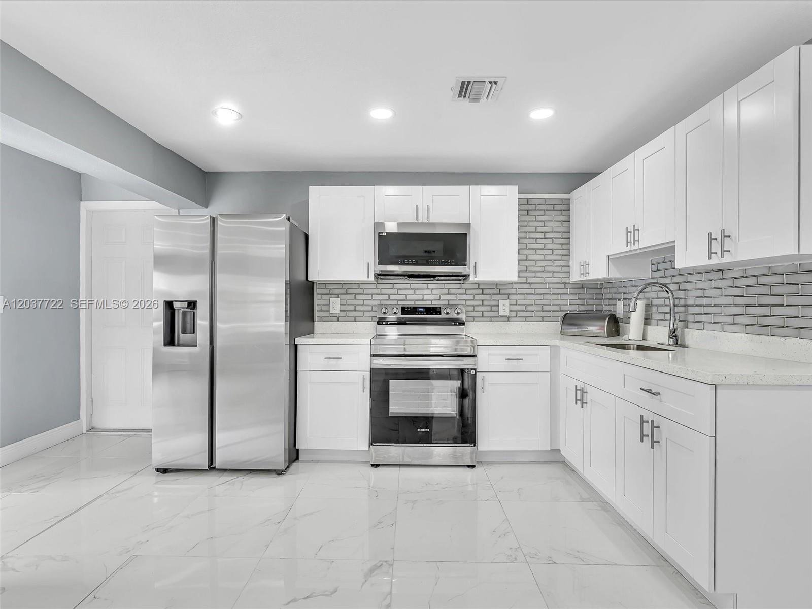 157 NE 6th Ct, Deerfield Beach FL 33441