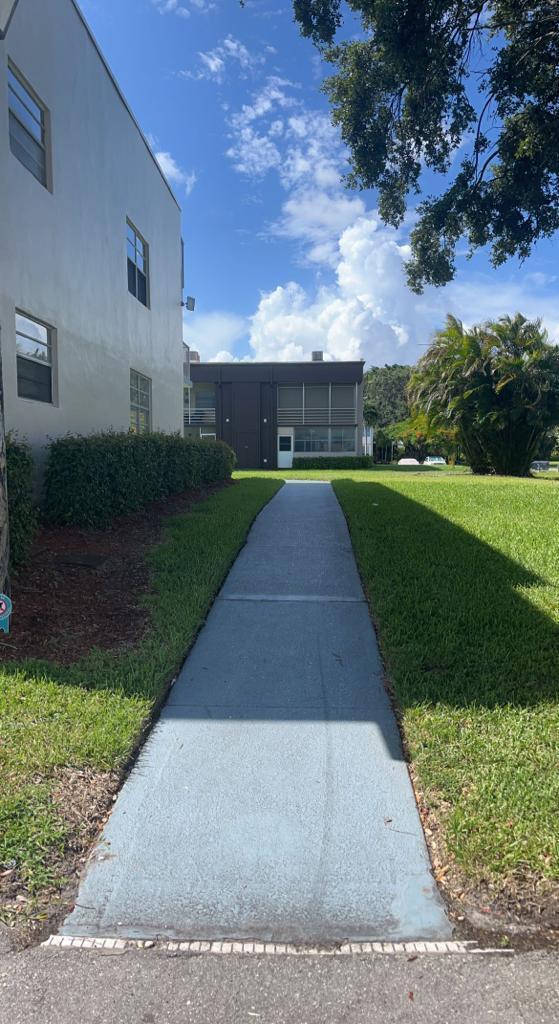 816 Normandy Q, Delray Beach FL 33484 photo 2