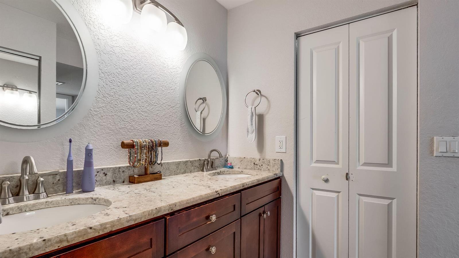 303 Lakeview Drive # 102, Weston FL 33326