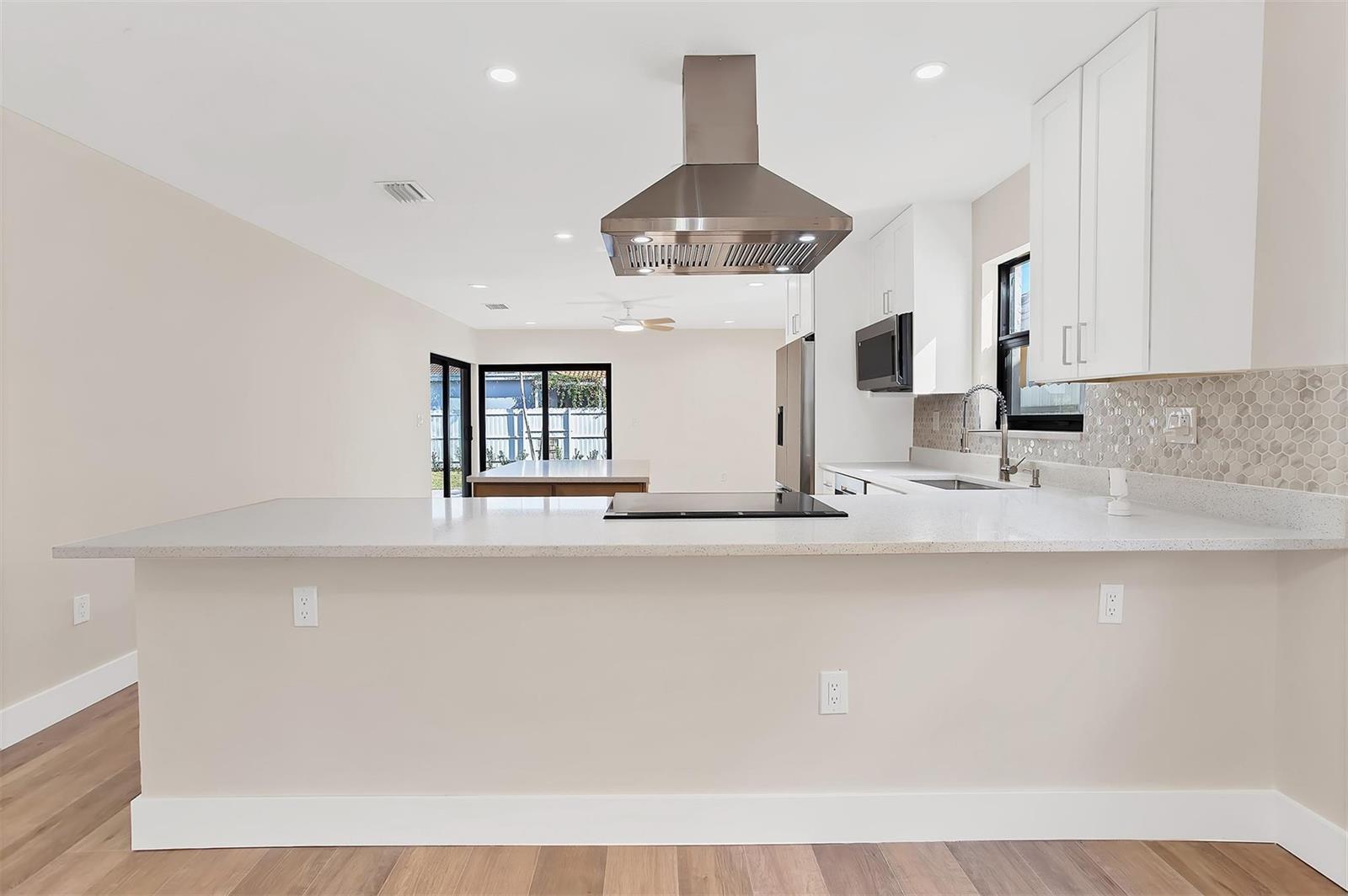 391 NW 58th Avenue, Miami FL 33126 photo 2