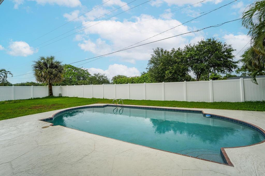 433 SW 27th Avenue, Delray Beach FL 33445 photo 2