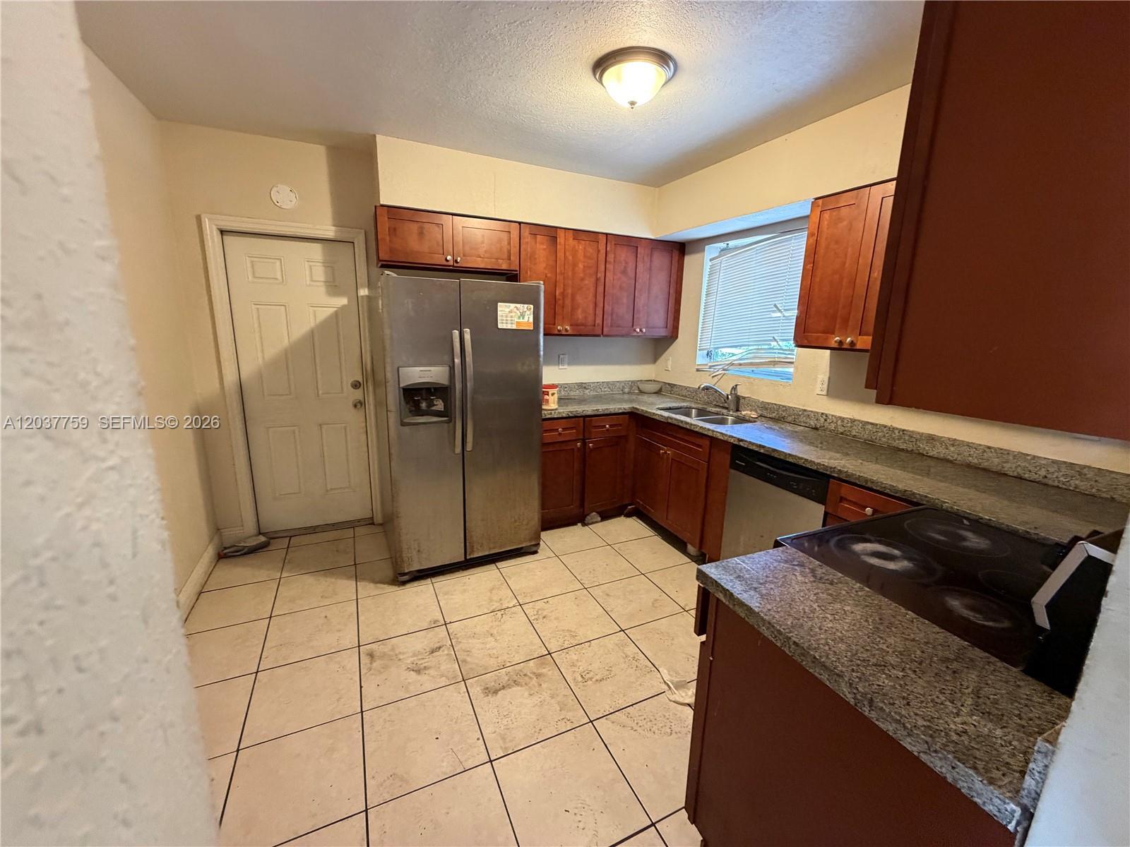 17805 NE 7th Ct, Miami FL 33162 photo 2