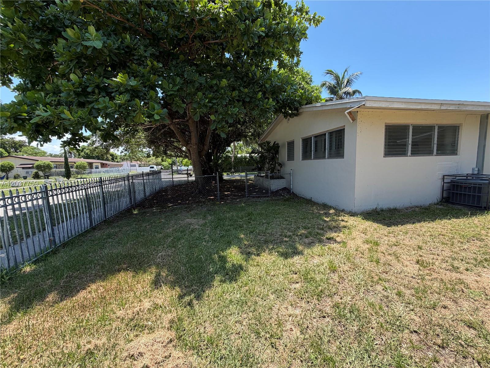 17805 NE 7th Ct, Miami FL 33162 photo 5