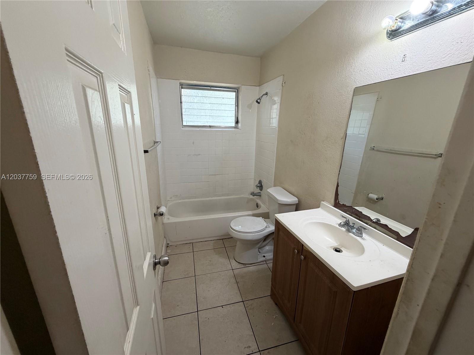 17805 NE 7th Ct, Miami FL 33162 photo 4