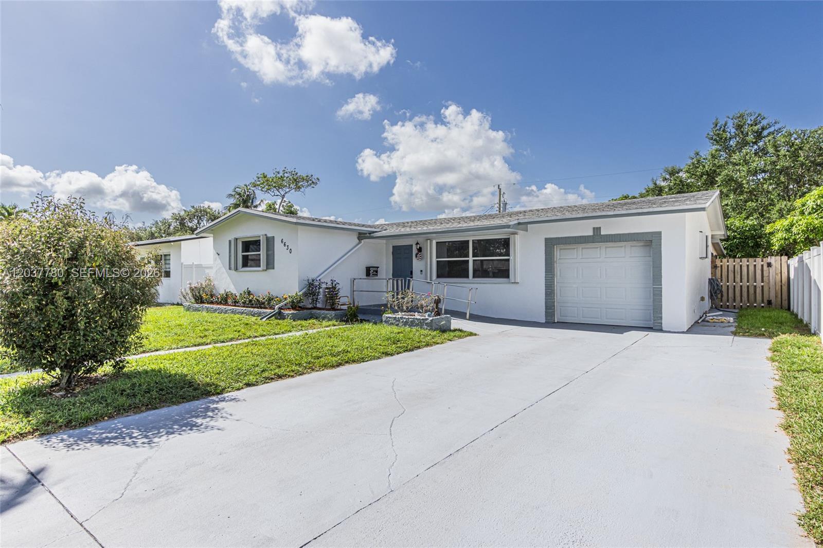 6630 Liberty St, Hollywood FL 33024