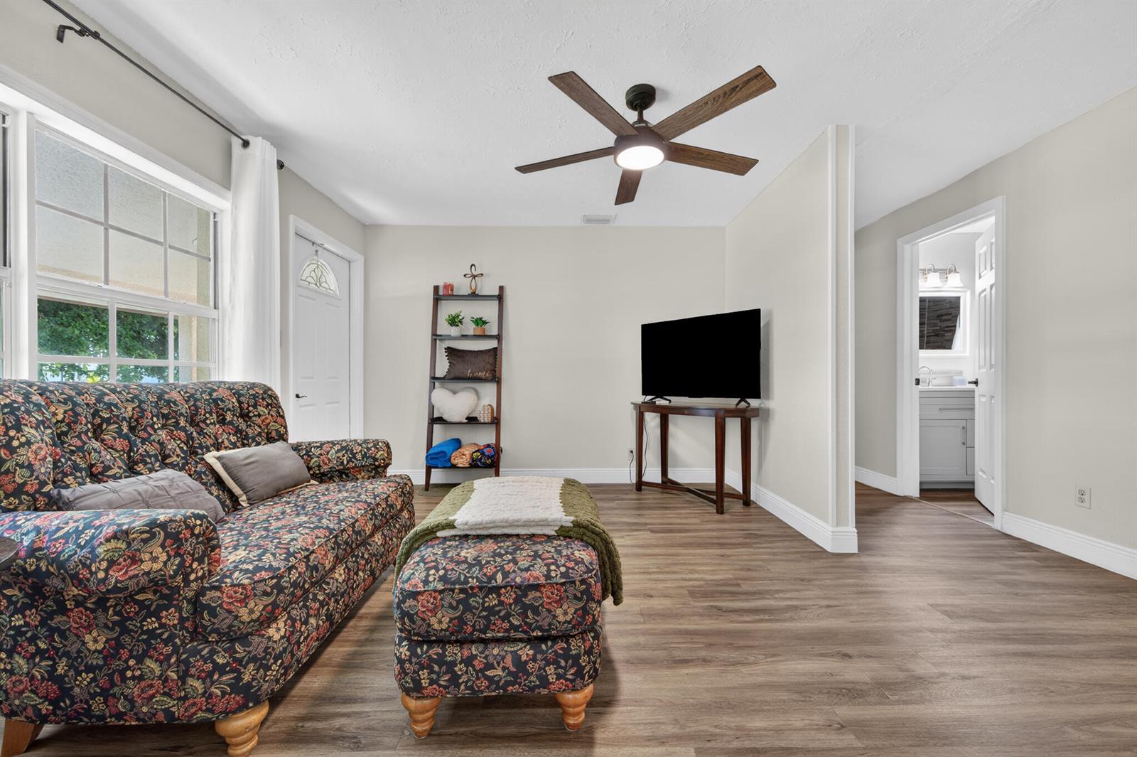 410 SE 4th Avenue, South Bay FL 33493 photo 5