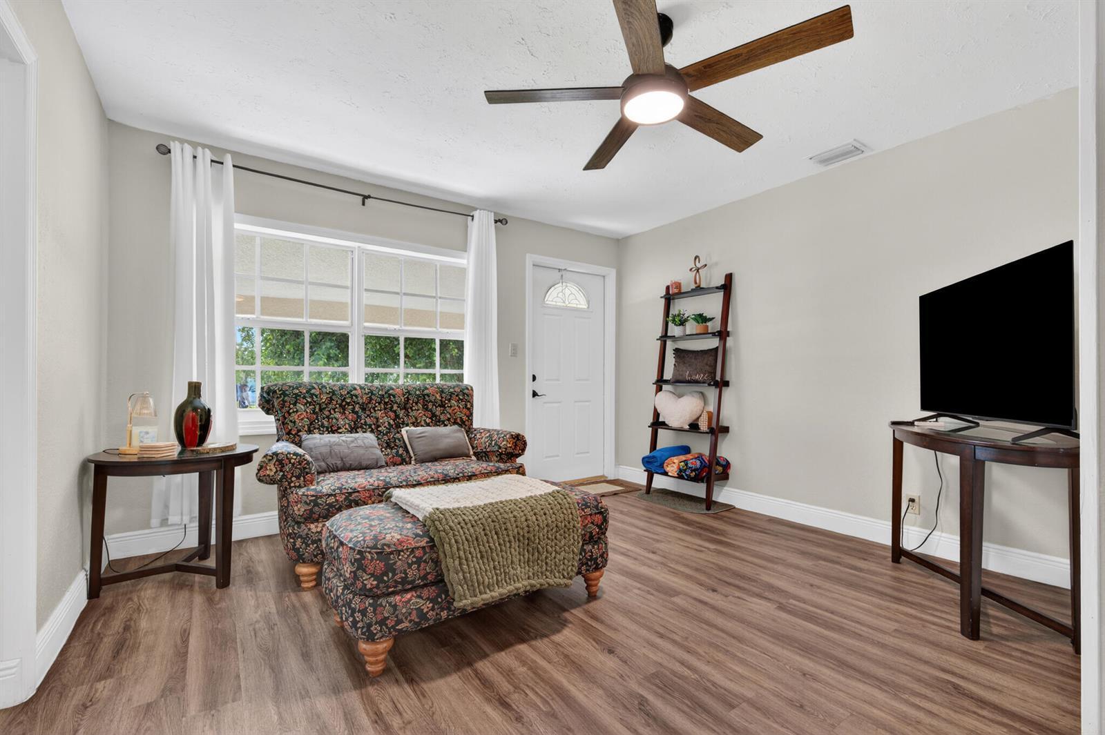 410 SE 4th Avenue, South Bay FL 33493 photo 4