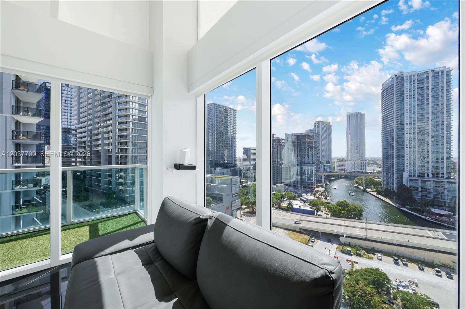41 SE 5th St # 1116, Miami FL 33131