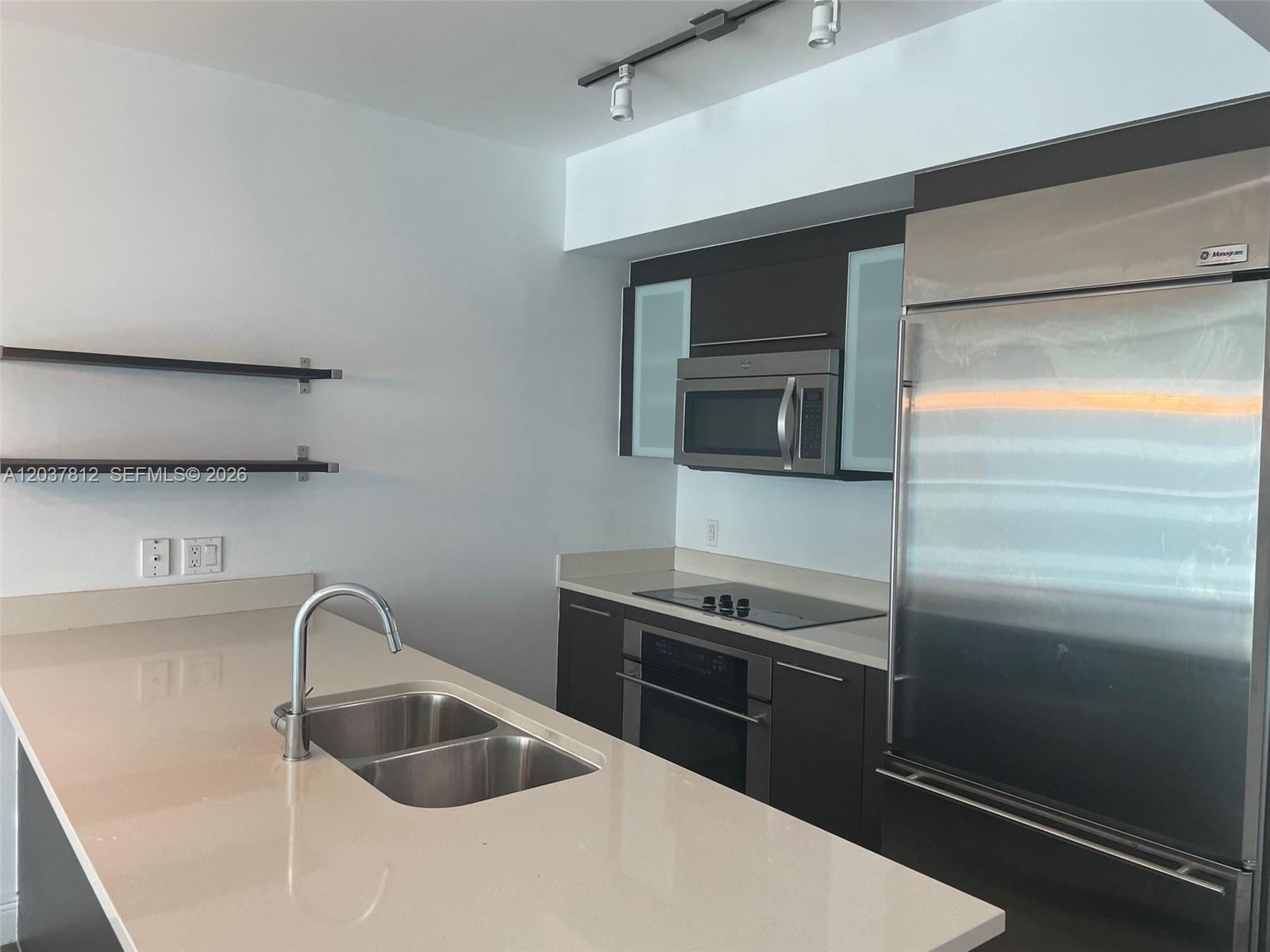 500 Brickell Av # 1906, Miami FL 33131 photo 3