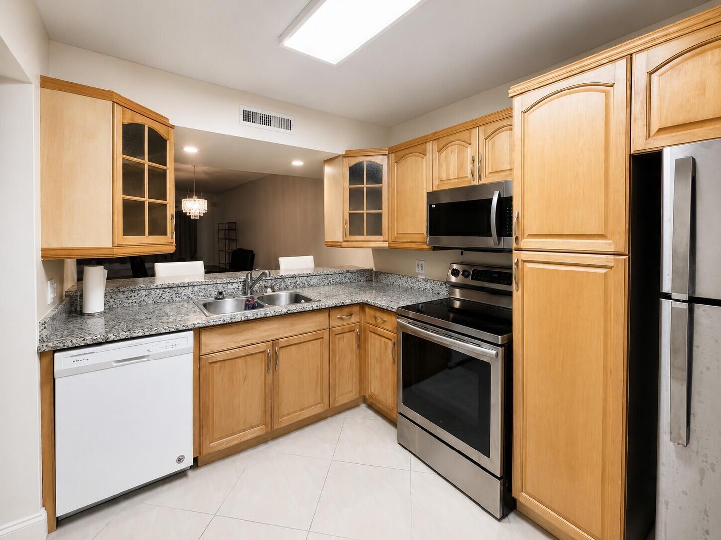 3516 Whitehall Drive # 105, West Palm Beach FL 33401 photo 3