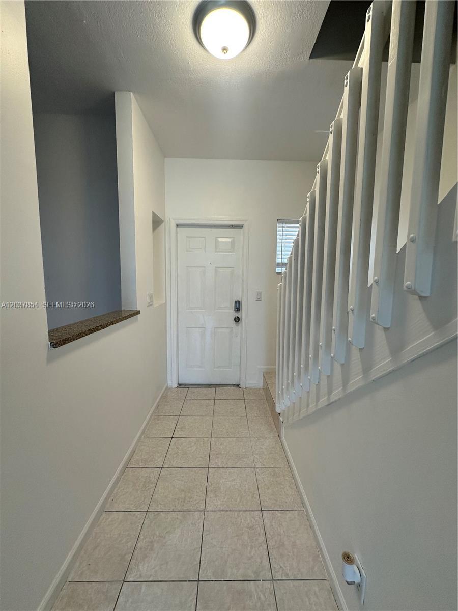 5541 NW 90th Ter, Sunrise FL 33351 photo 2