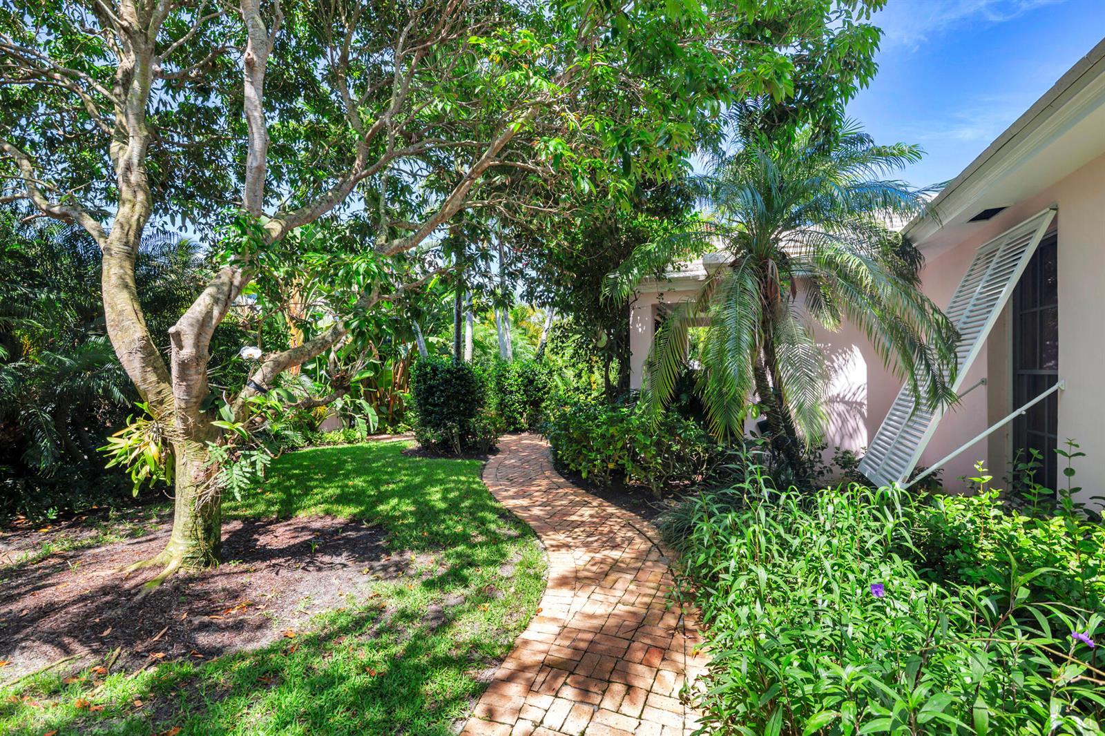 243 Garden Road, Palm Beach FL 33480 photo 2