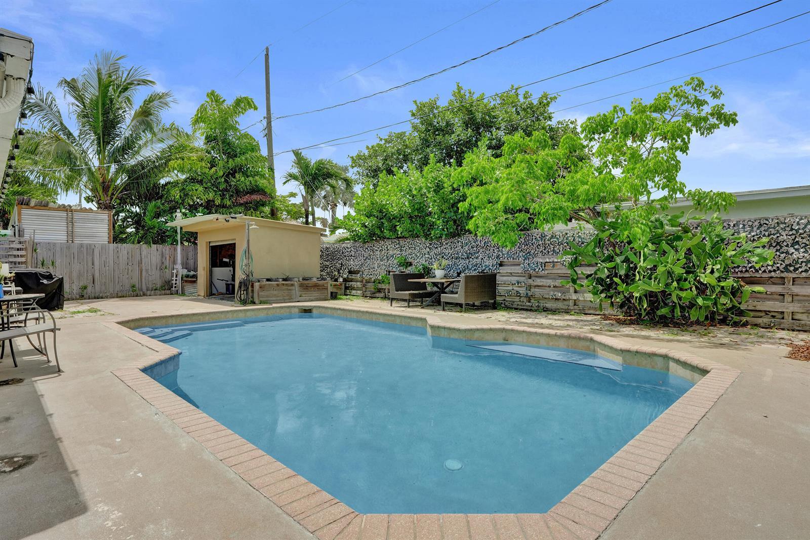307 SE 14th Place, Deerfield Beach FL 33441 photo 2