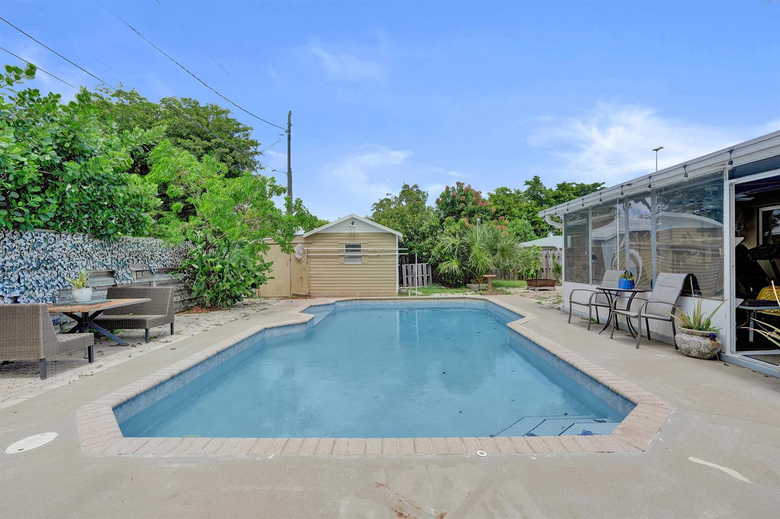 307 SE 14th Place, Deerfield Beach FL 33441