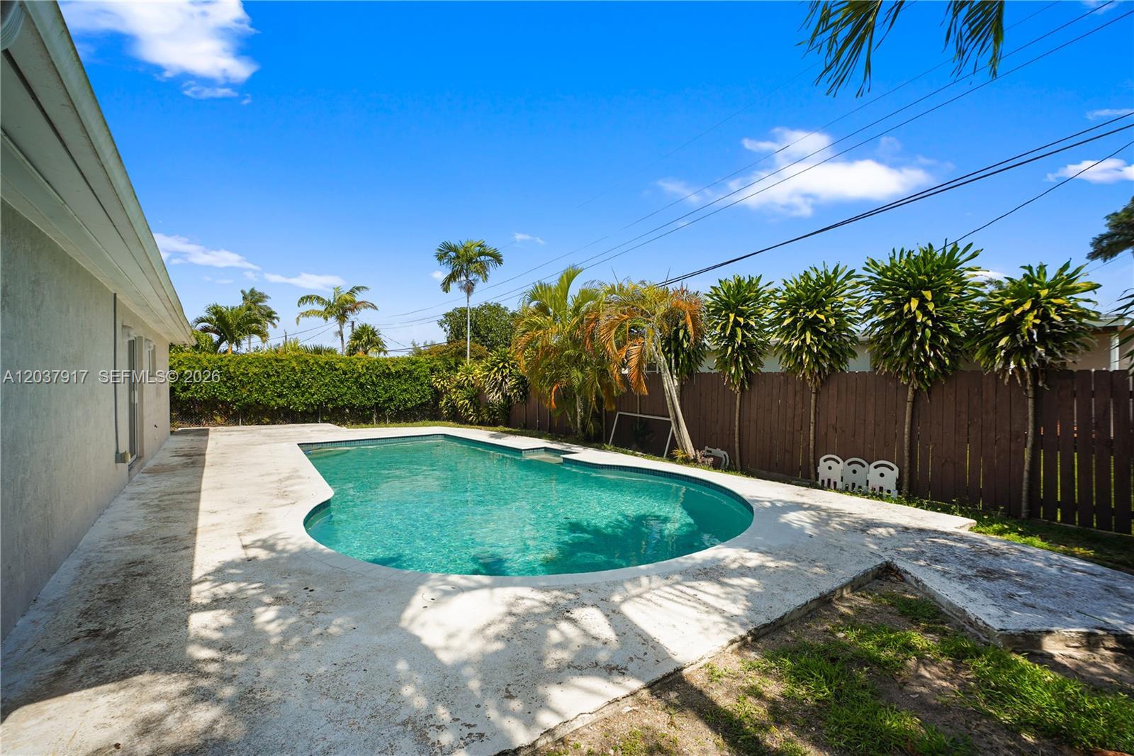 10501 SW 53rd St, Miami FL 33165 photo 2