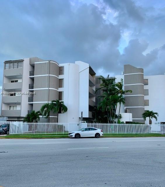 2000 Biarritz Dr, Miami Beach FL 33141