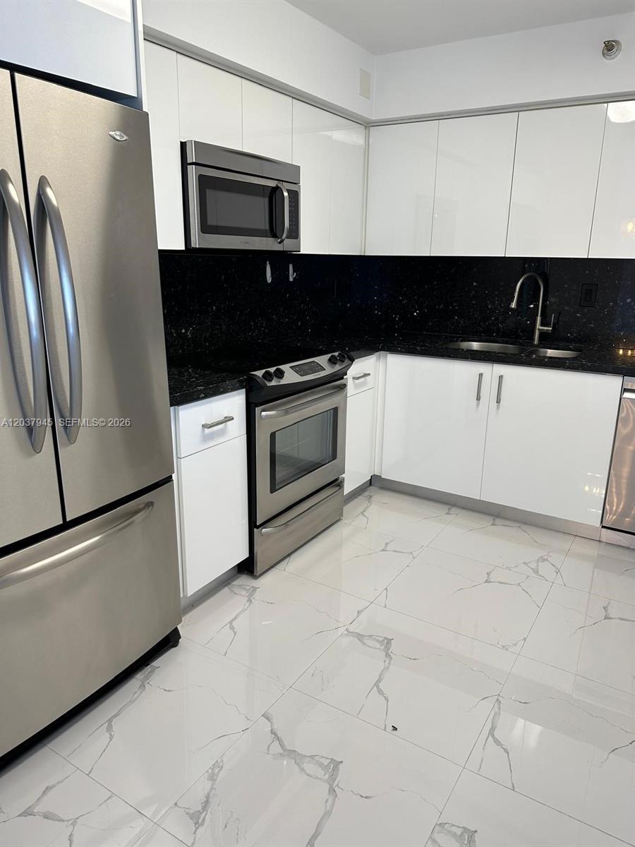 3530 Mystic Pointe Dr # 3208, Aventura FL 33180 photo 3