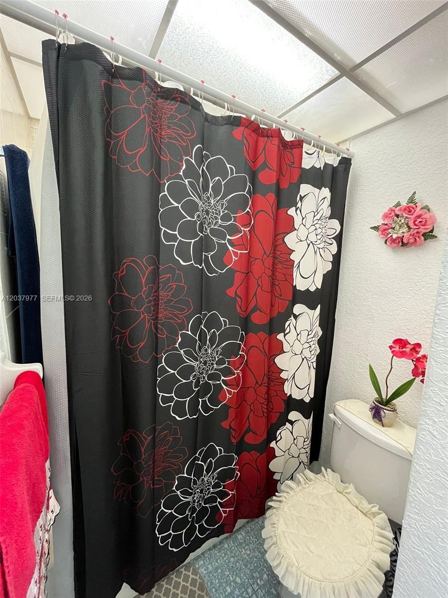 525 W 69th St # 207, Hialeah FL 33014 photo 2