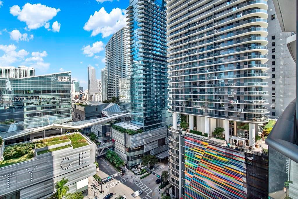 45 SW 9th St # 1609, Miami FL 33130
