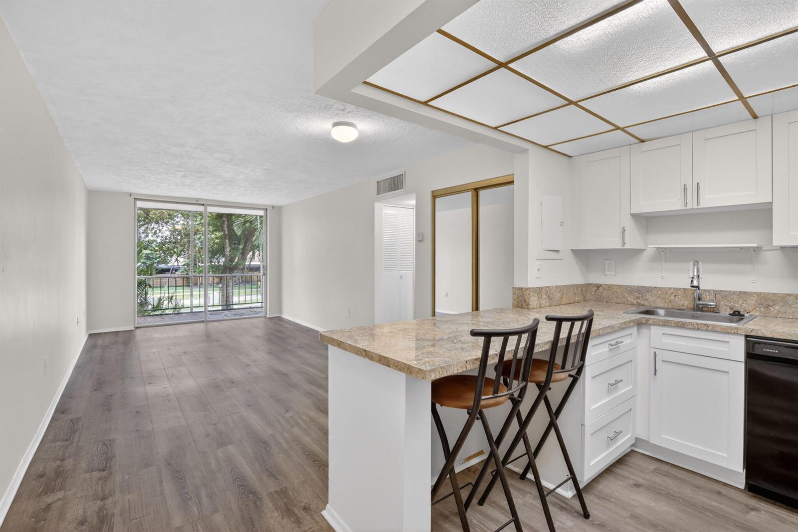 7300 NW 17th Street # 207, Plantation FL 33313