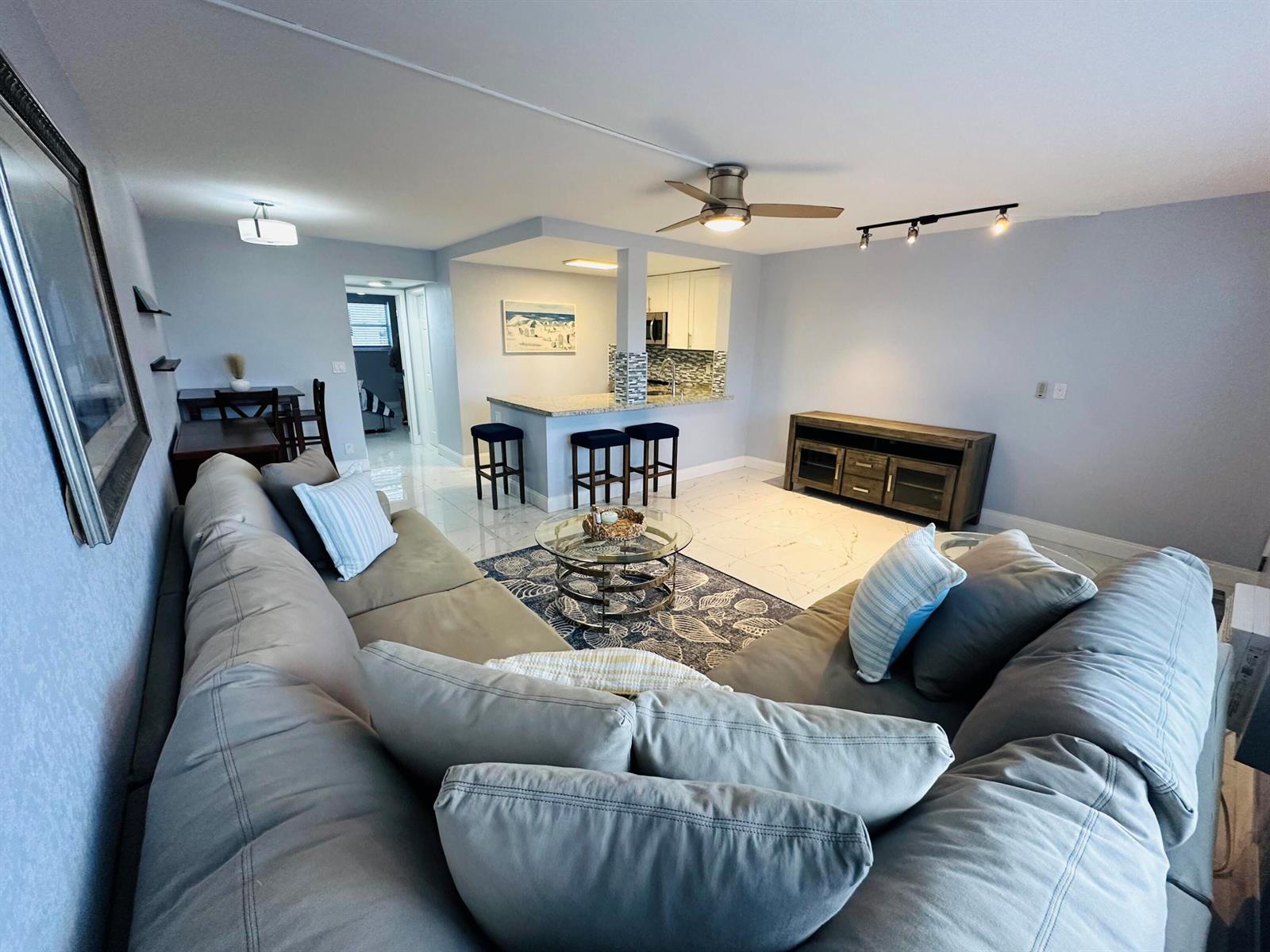 625 Antioch Avenue # 407, Fort Lauderdale FL 33304 photo 2