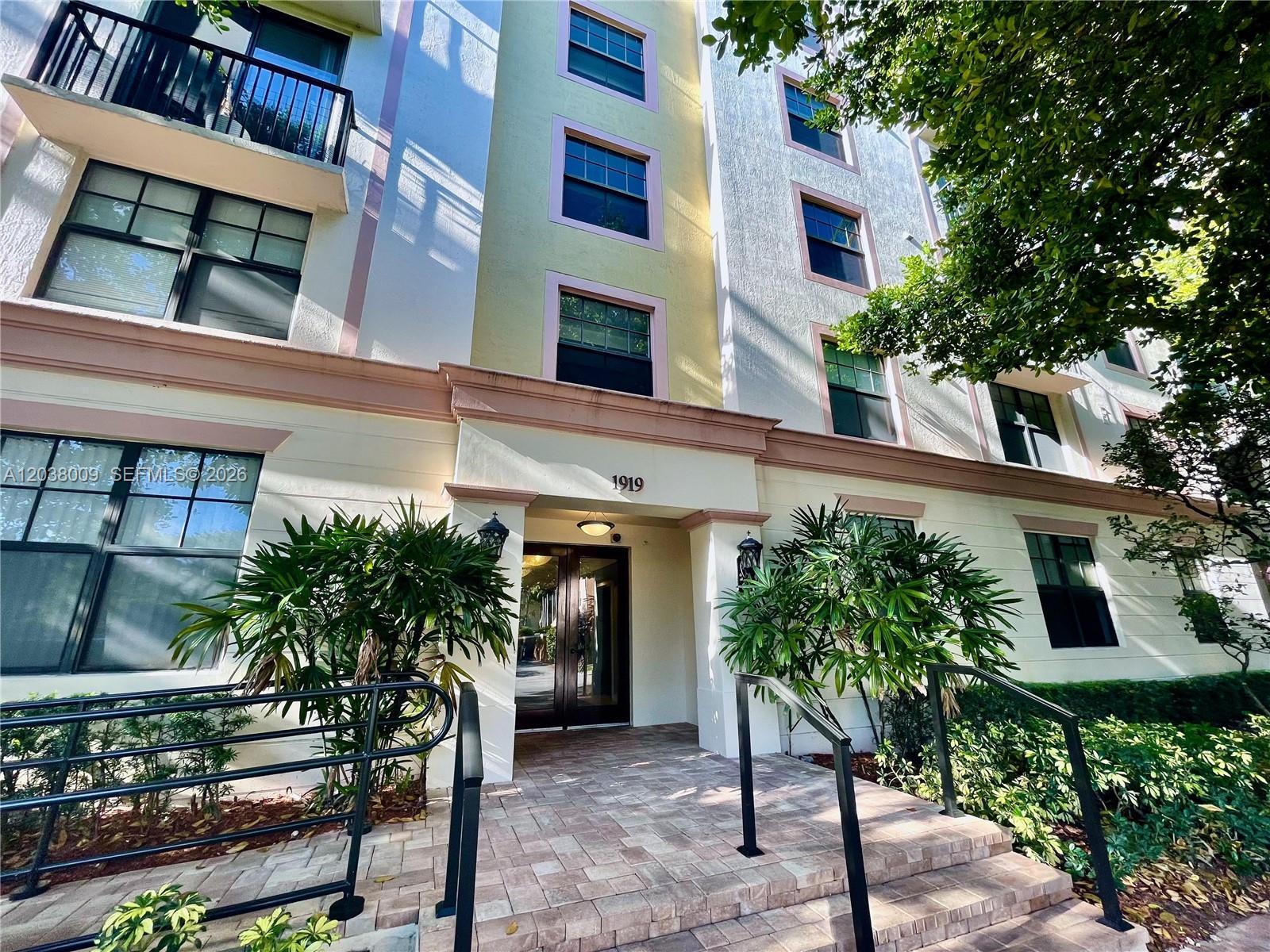 1919 Van Buren St # 818A, Hollywood FL 33020