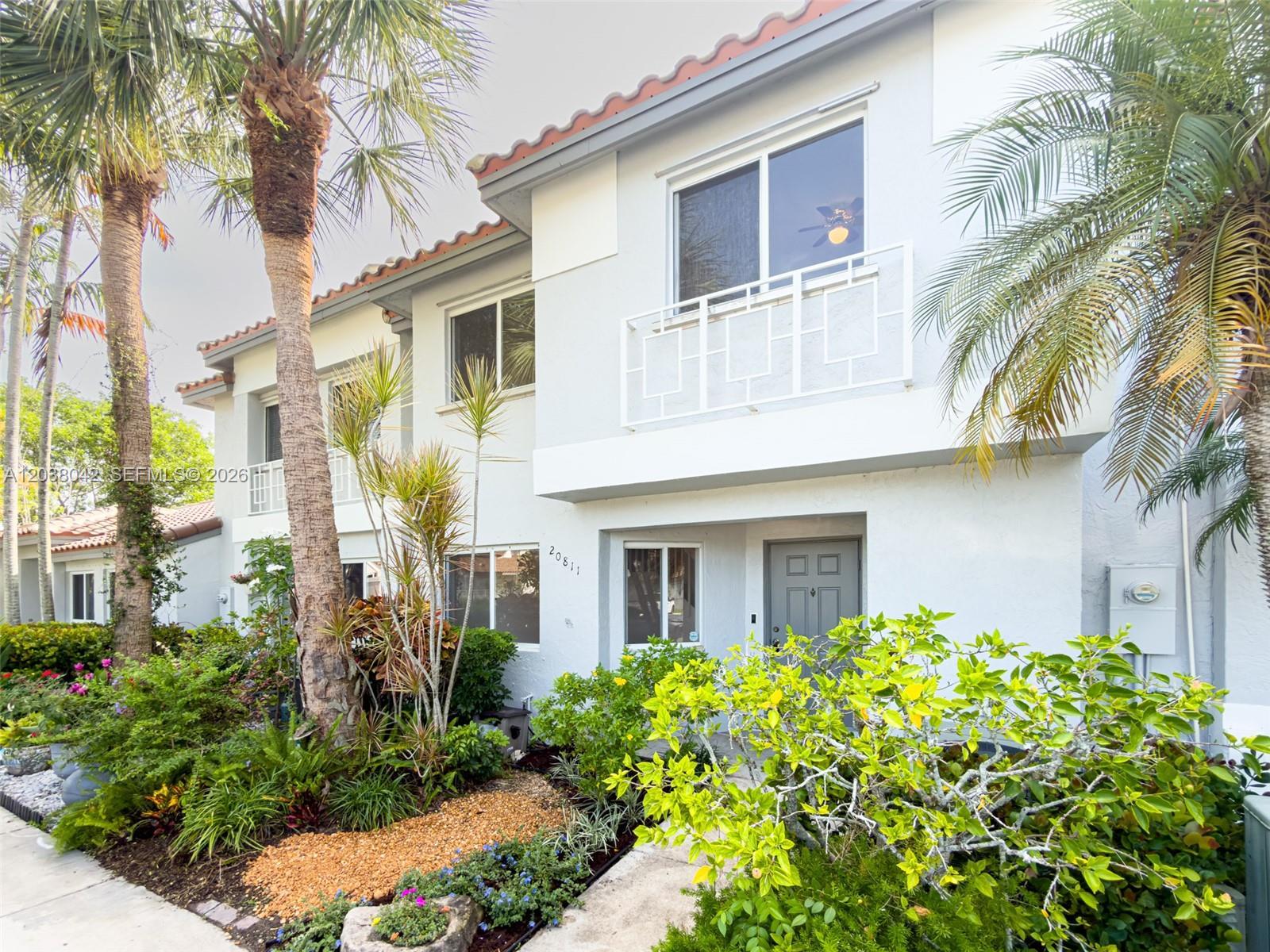 20811 NW 3rd Ln, Pembroke Pines FL 33029 photo 2