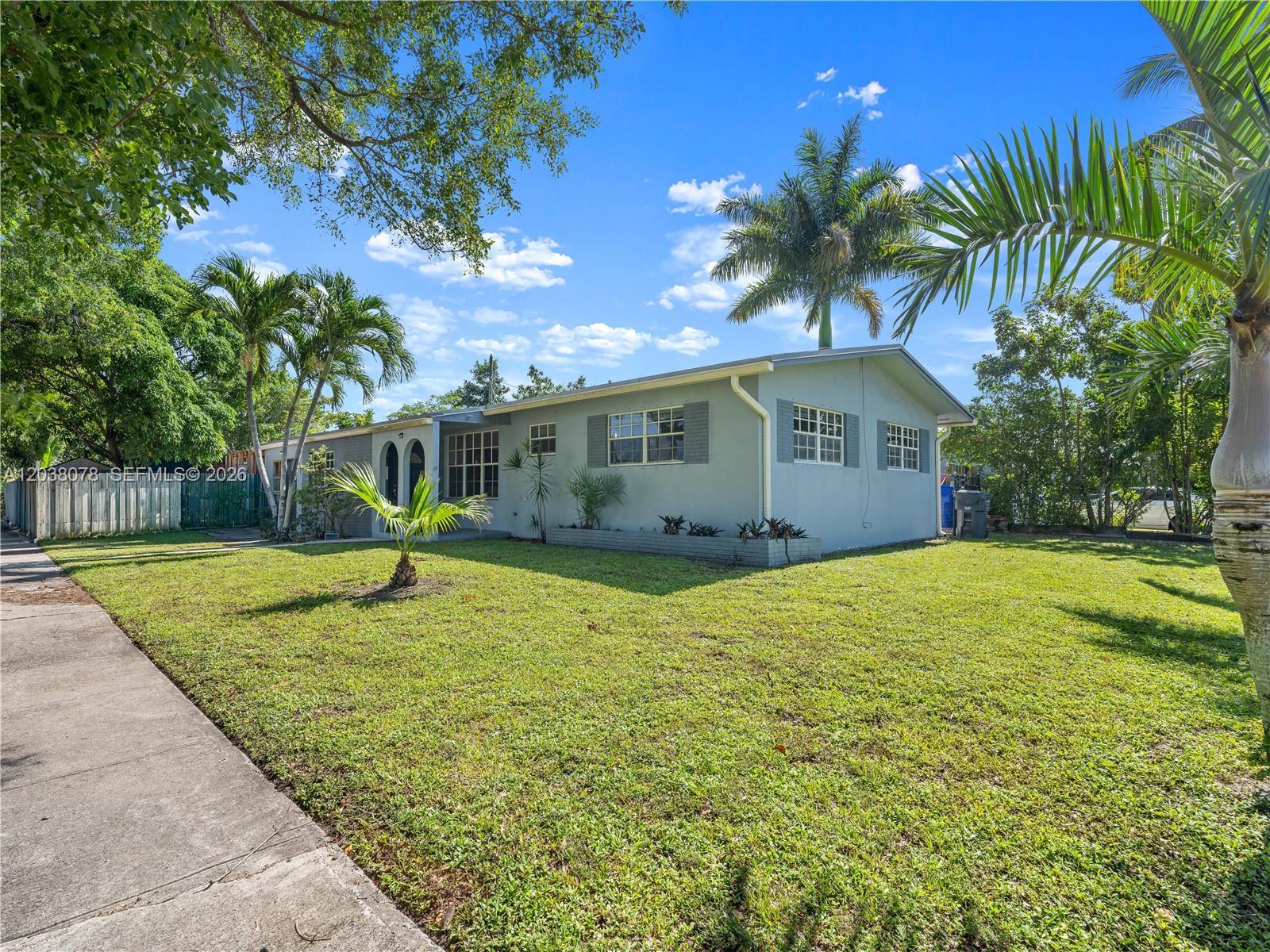 7591 Pierce St, Hollywood FL 33024 photo 2