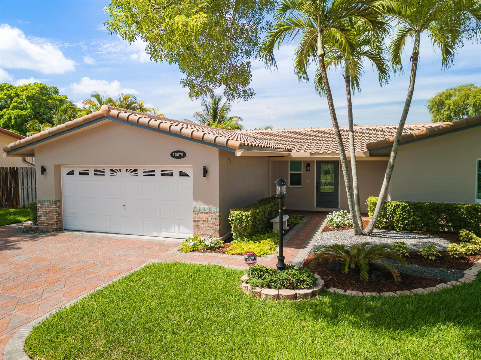 10670 NW 42nd Drive, Coral Springs FL 33065 photo 3