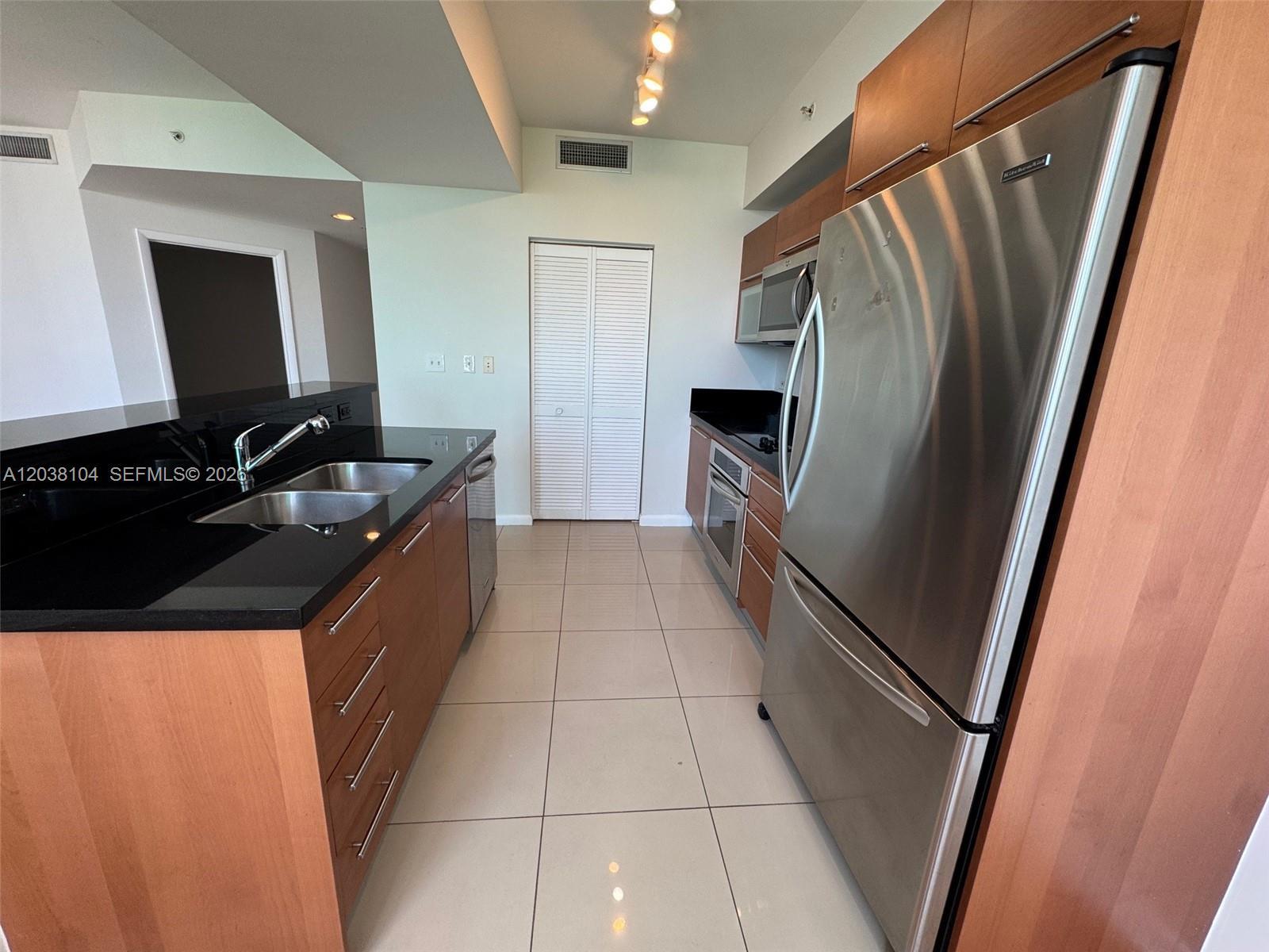 244 BISCAYNE BL # 702, Miami FL 33132
