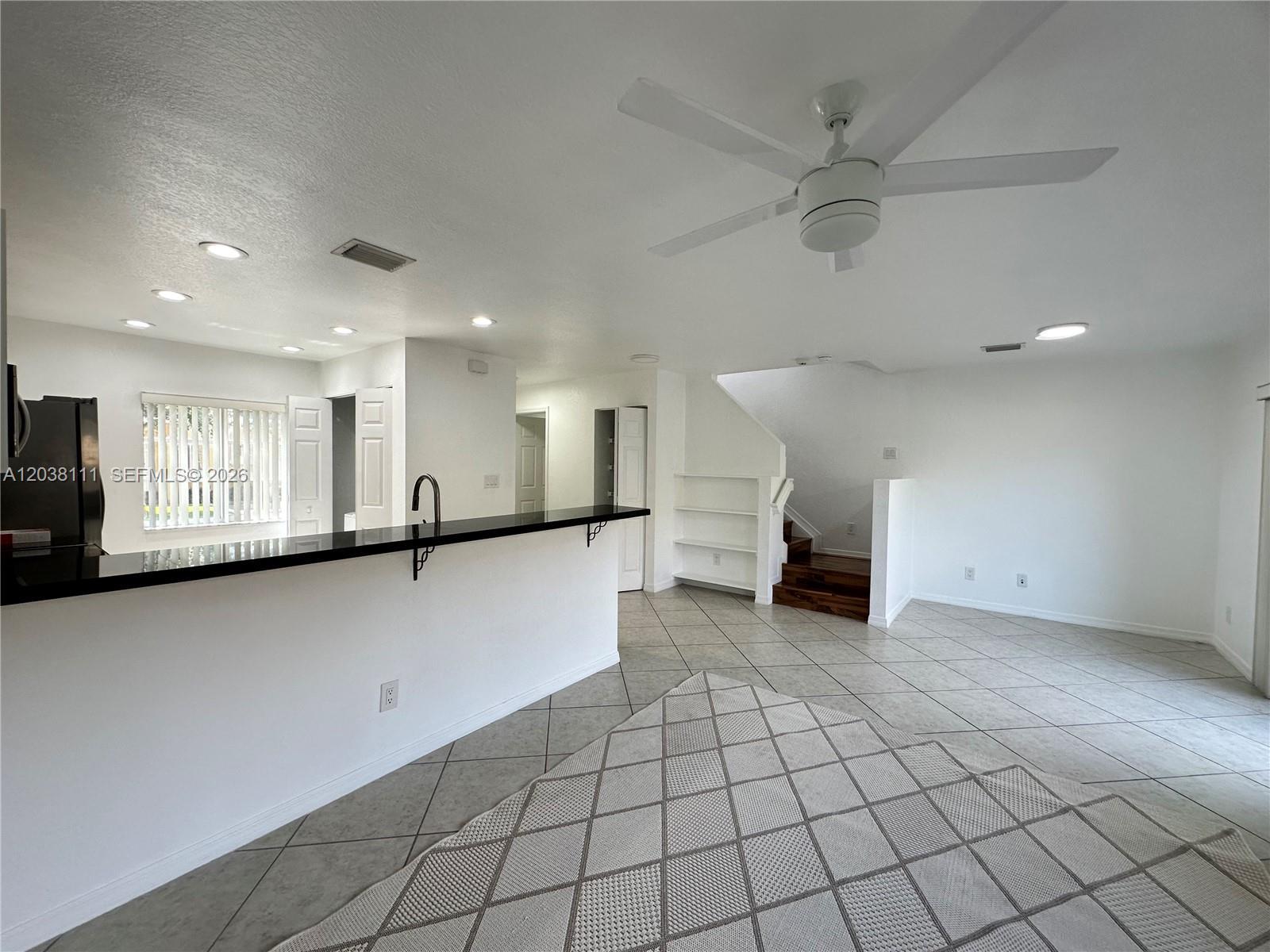 324 NE 3rd St # D, Hallandale Beach FL 33009