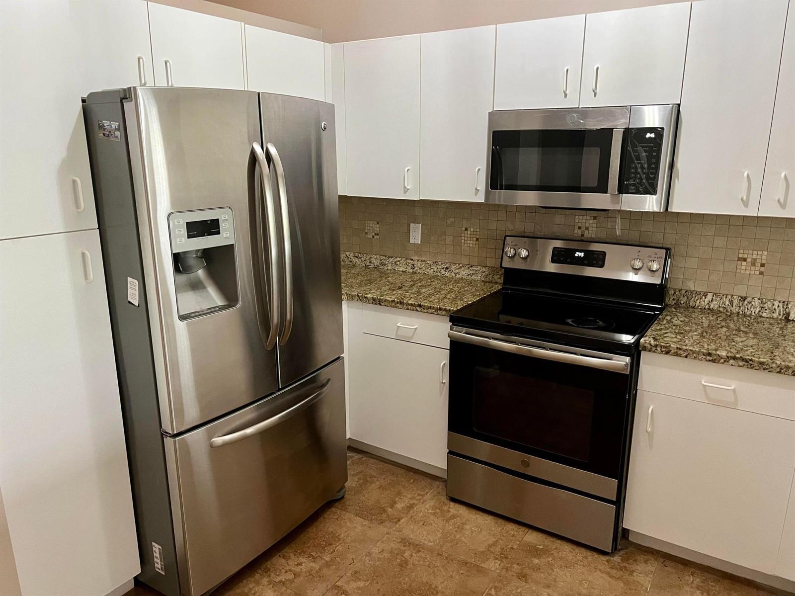 6365 Lansdowne Circle, Boynton Beach FL 33472 photo 2