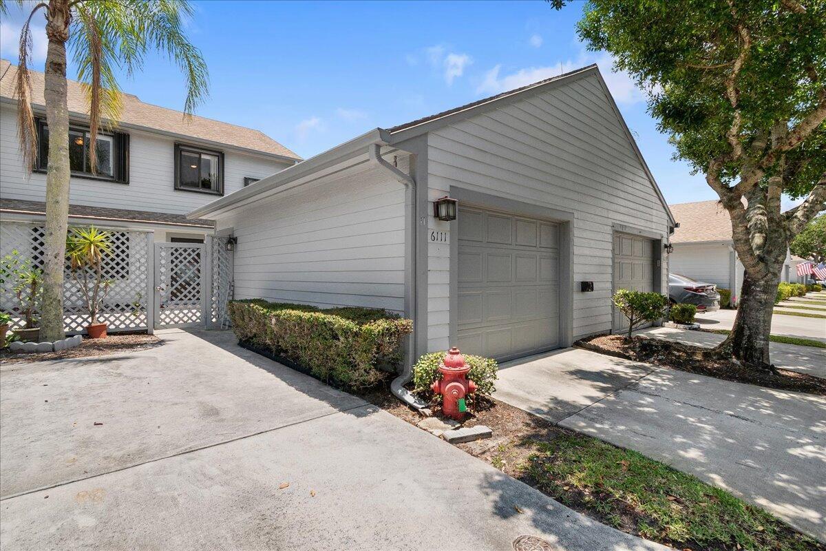 6111 SE Georgetown Place, Hobe Sound FL 33455 photo 2