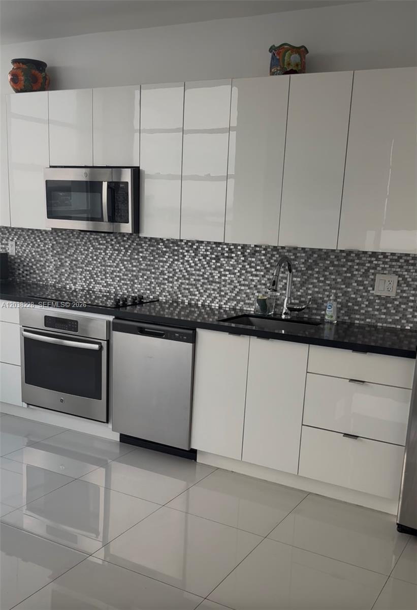 11930 N Bayshore Dr # 8, North Miami FL 33181 photo 2