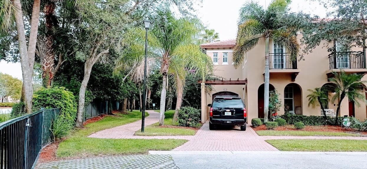 2812 Eagle Rock Circle # 906, West Palm Beach FL 33411