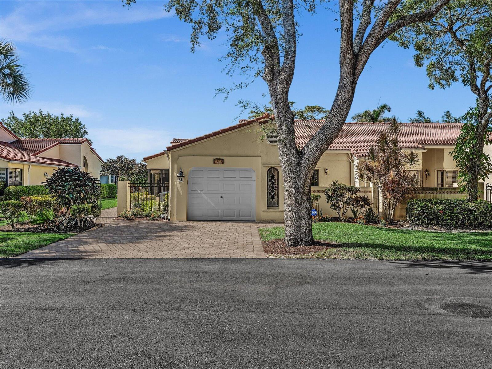 2627 Emerald Way N, Deerfield Beach FL 33442 photo 2