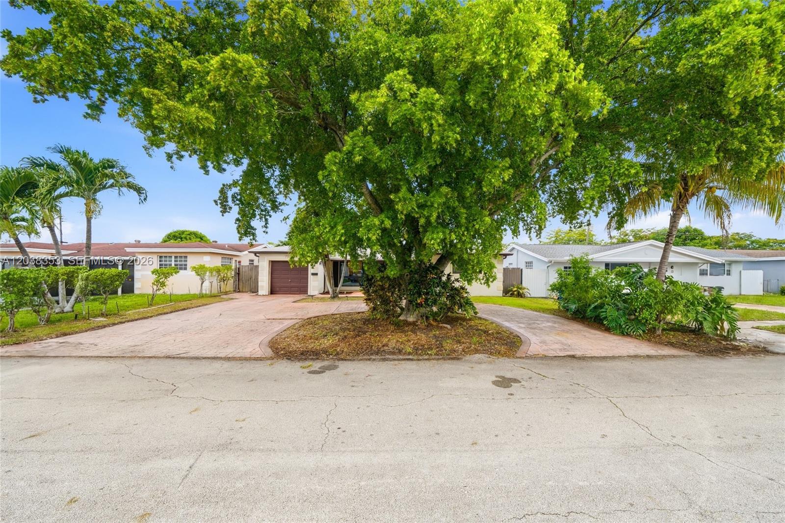 7953 Venetian St, Miramar FL 33023 photo 2
