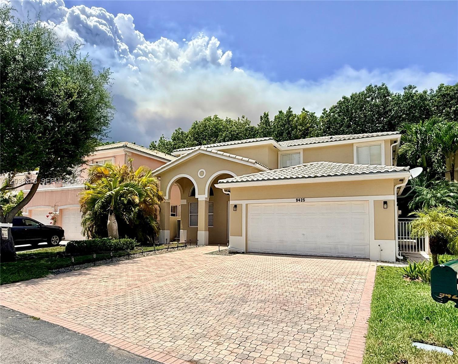 9425 NW 47th Ter, Doral FL 33178 photo 2