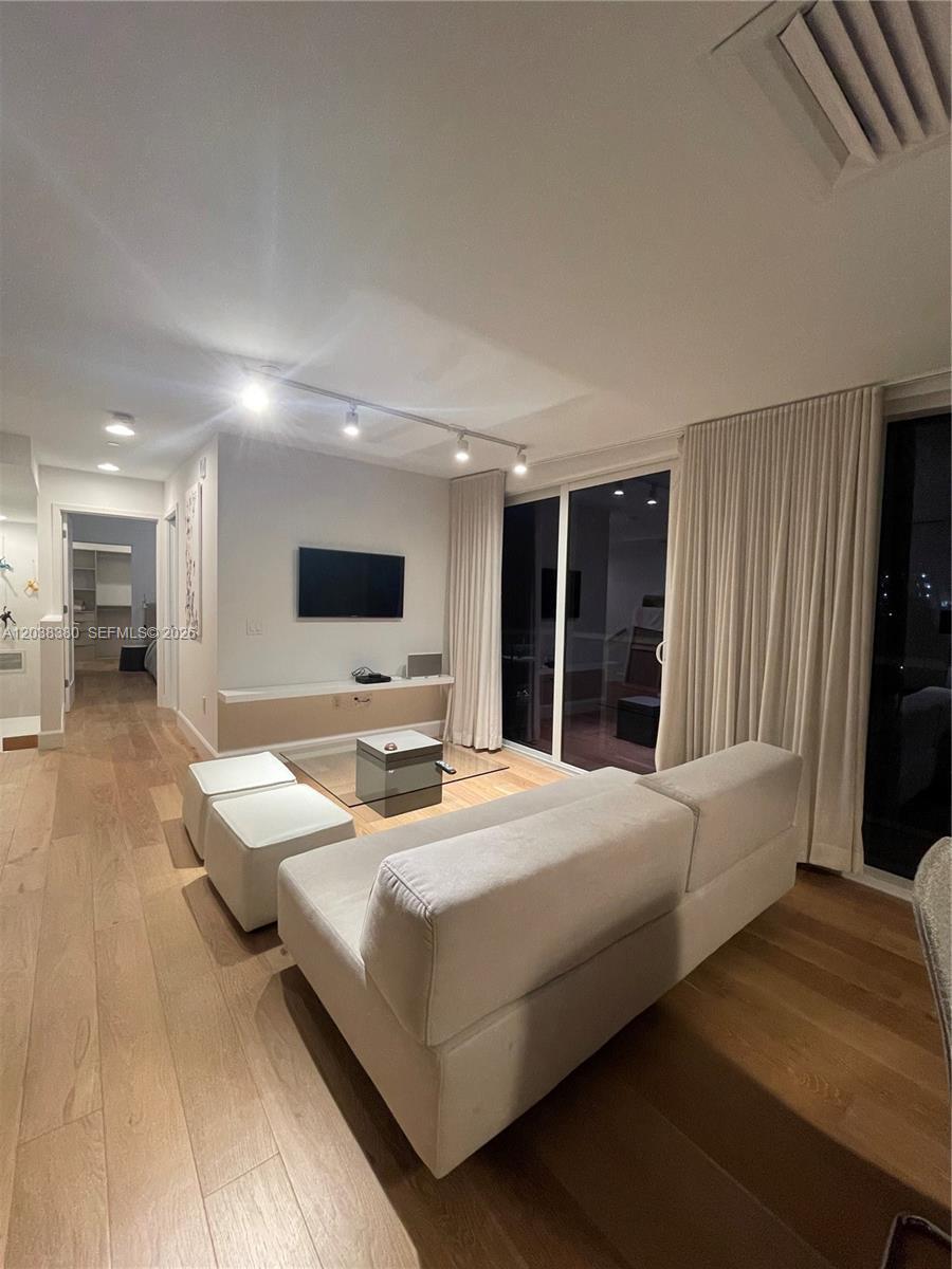601 NE 27th St # 201, Miami FL 33137 photo 2