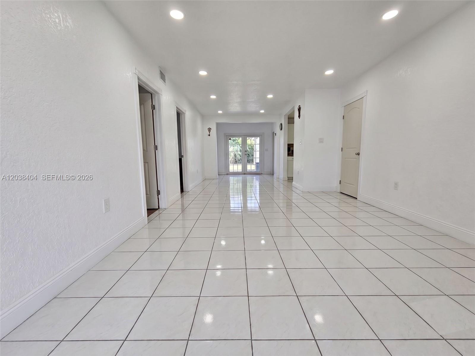 Hialeah, FL 33013 photo 2