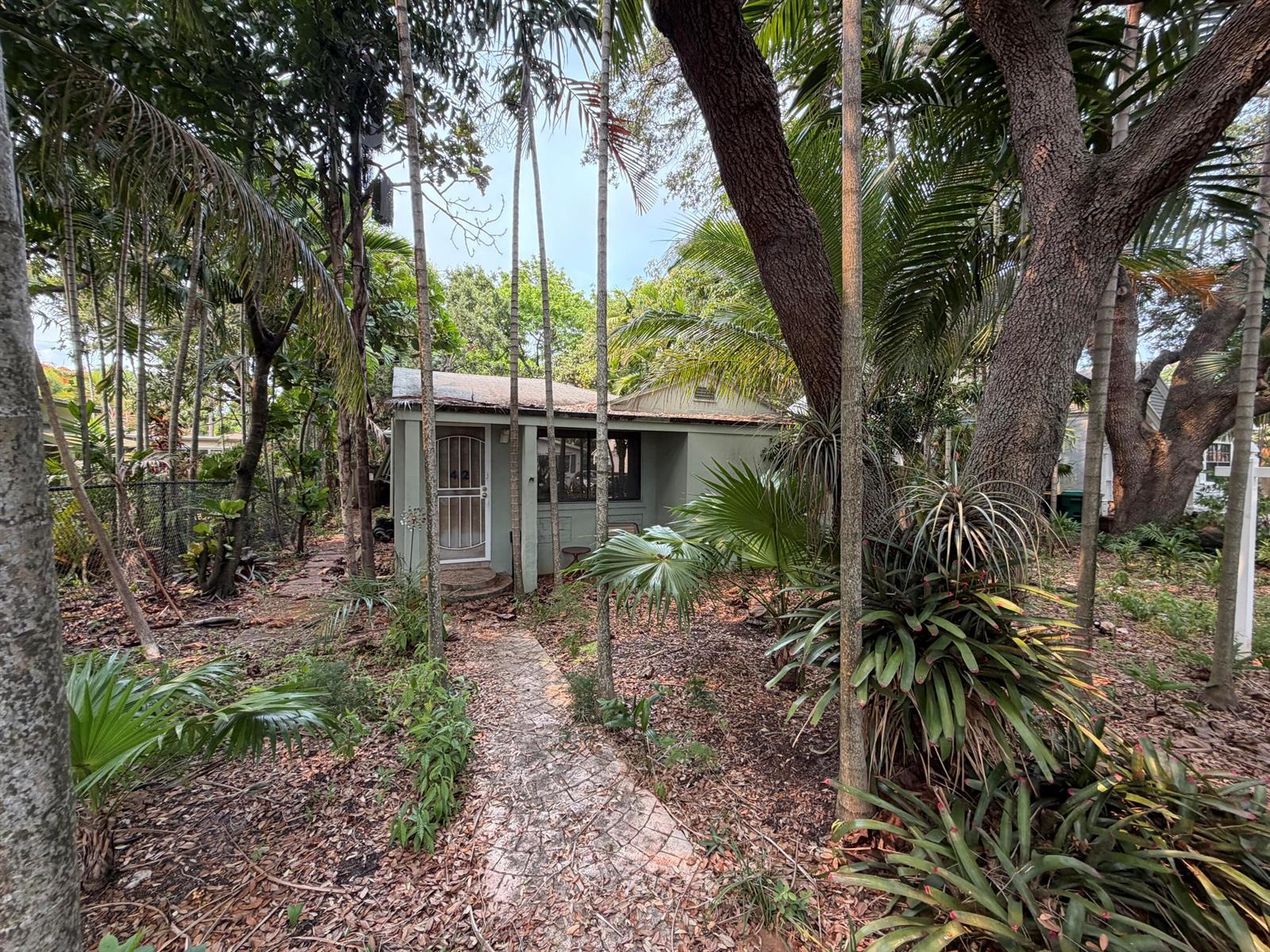 42 SW 6th Street, Dania Beach FL 33004