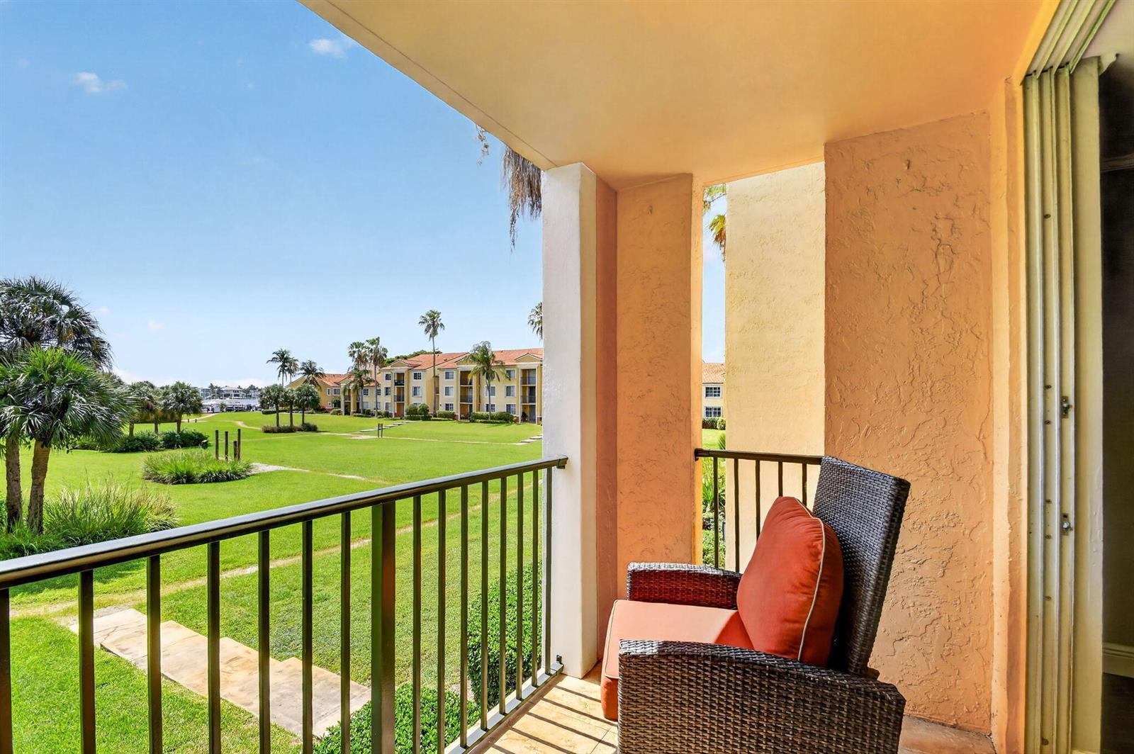 135 Yacht Club Way # 204, Hypoluxo FL 33462