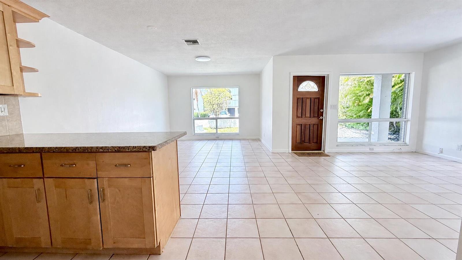 620 NE 19th Avenue, Deerfield Beach FL 33441 photo 2