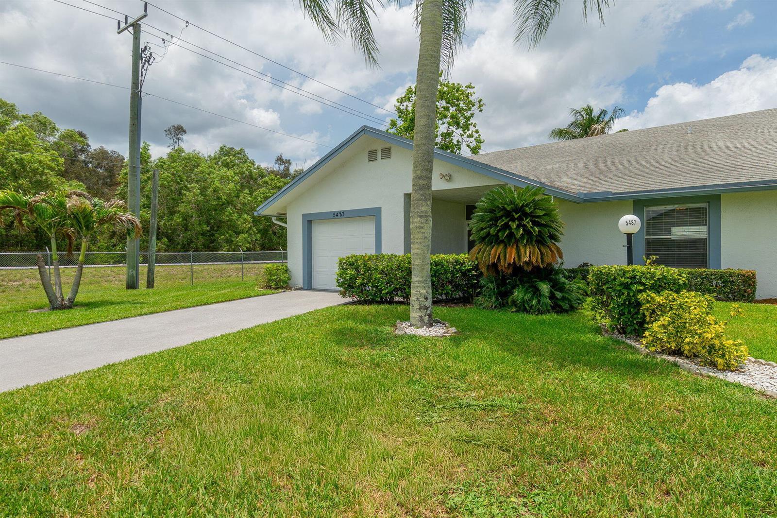 5487 Crystal Anne Drive, West Palm Beach FL 33417 photo 2
