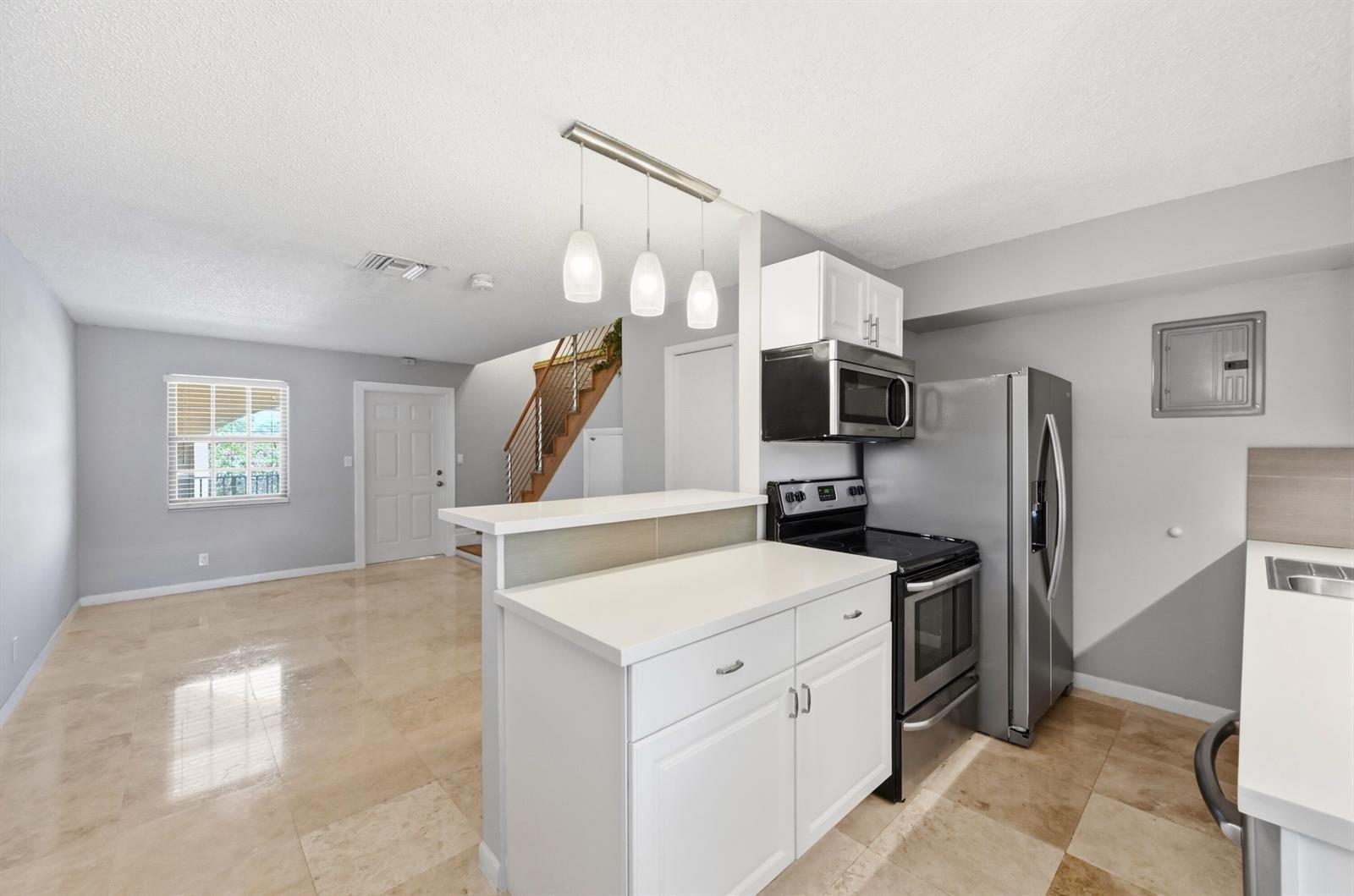 905 NE 28th Street # 206, Wilton Manors FL 33334 photo 2