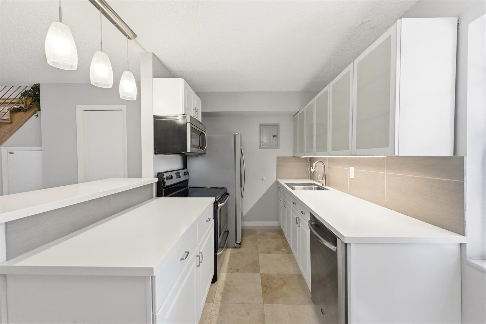 905 NE 28th Street # 206, Wilton Manors FL 33334 photo 4
