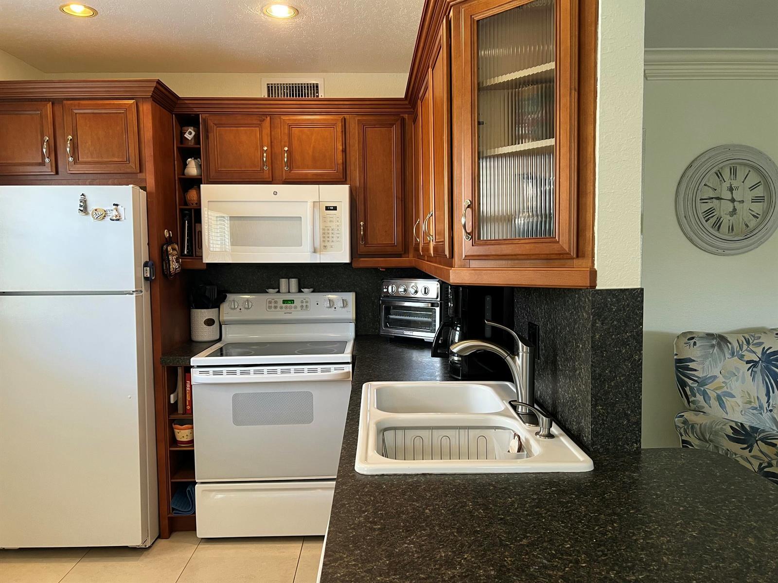 84 Saxony B, Delray Beach FL 33446 photo 4