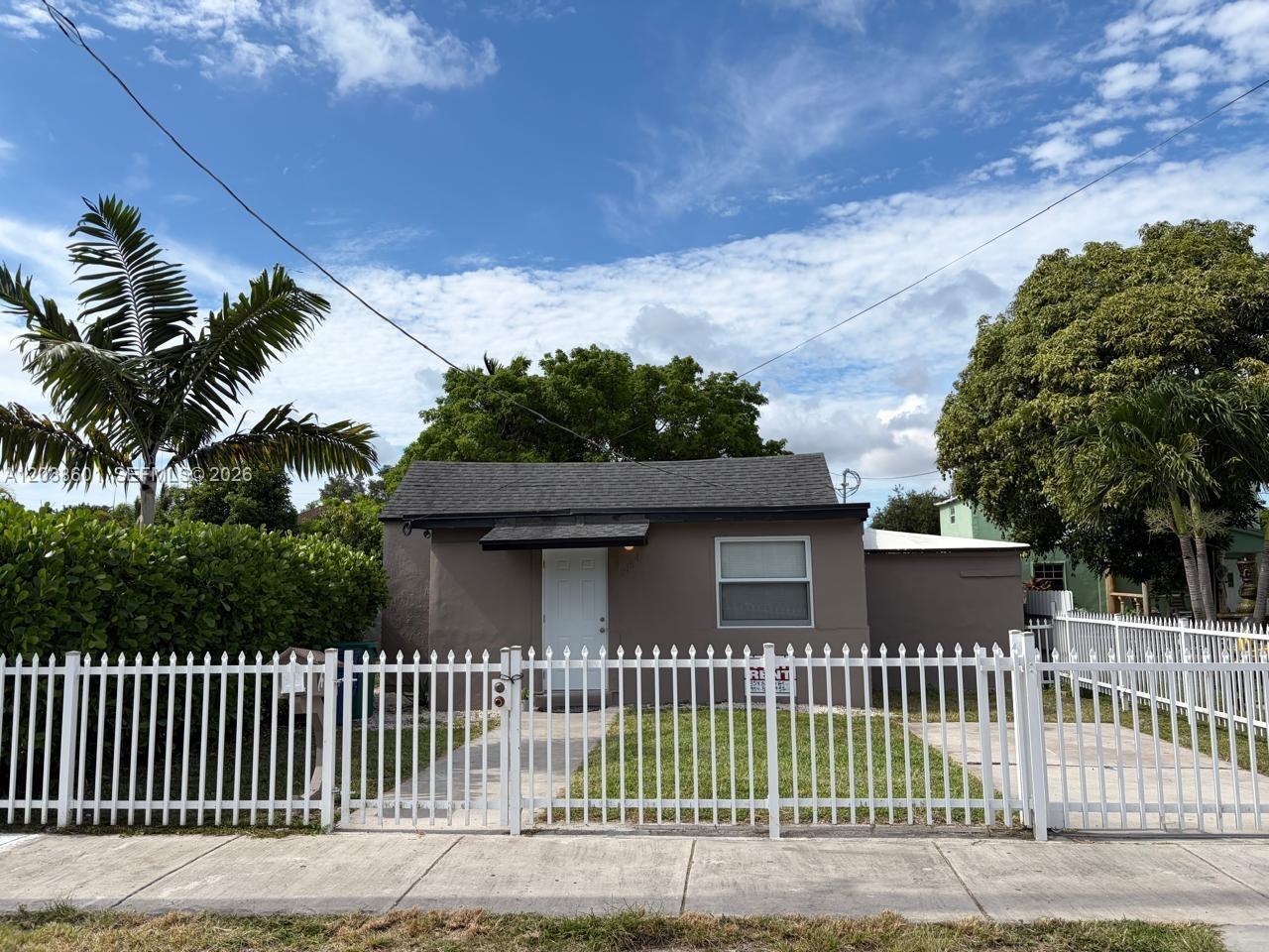 2154 NW 50th St, Miami FL 33142