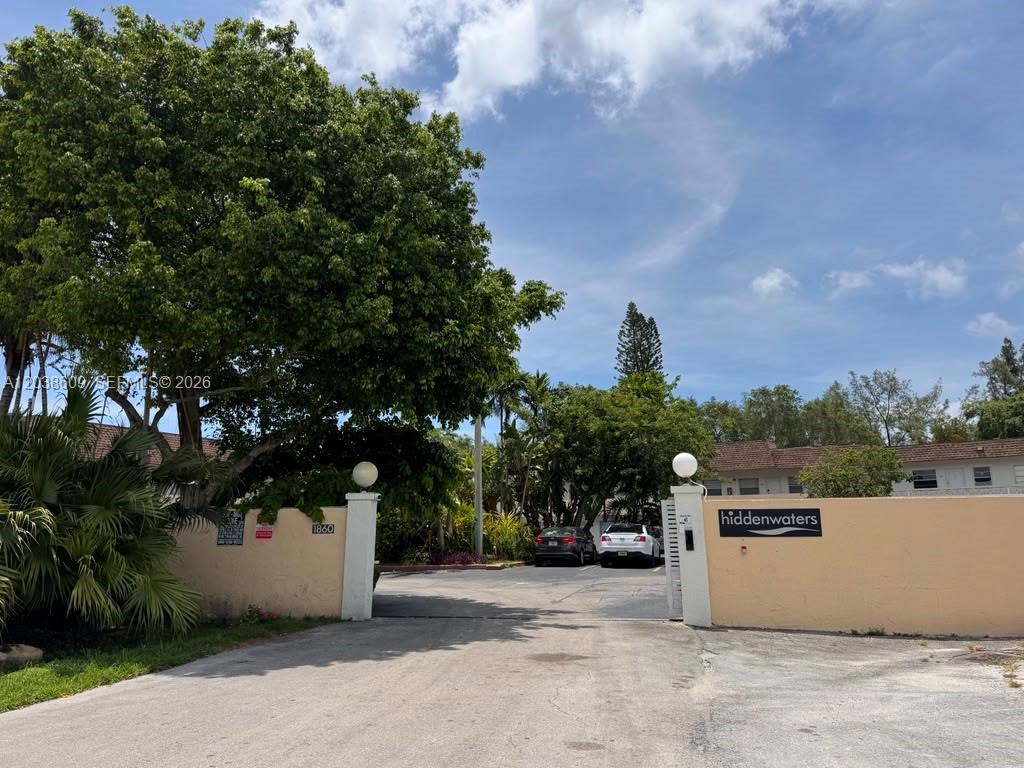 1860 Venice Park Dr # 208, North Miami FL 33181 photo 3