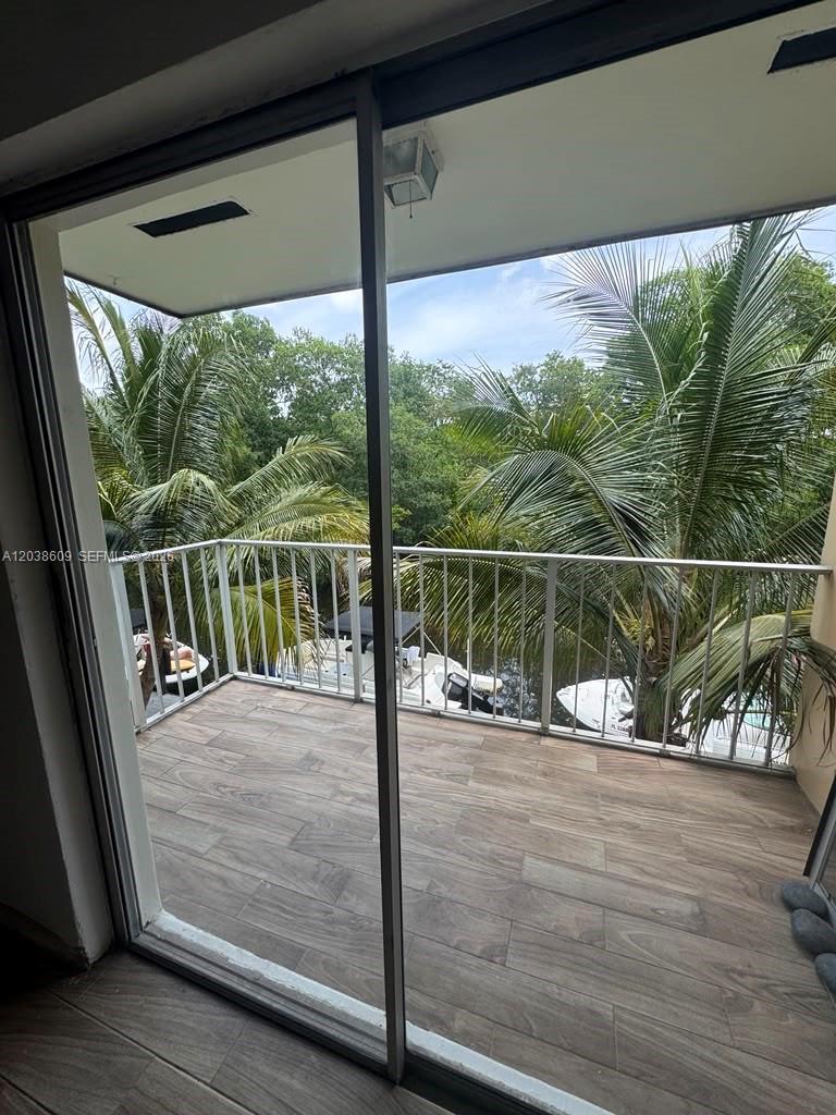 1860 Venice Park Dr # 208, North Miami FL 33181 photo 5